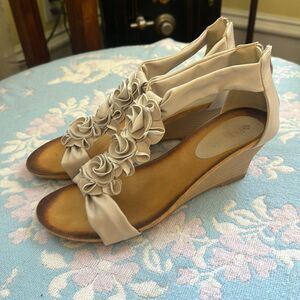 Patrizia by Spring Step *Harlequin* Nude Beige Rosette Wedge Sandals EUC Sz 42